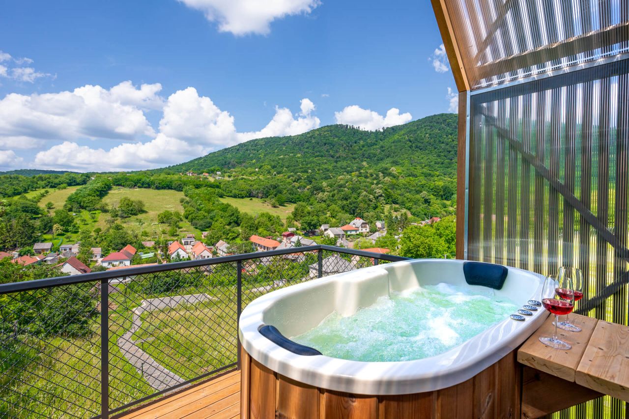 Két éj pihenés panorámás prémium kabinházban - Stagland Cabins Hosszúhetény