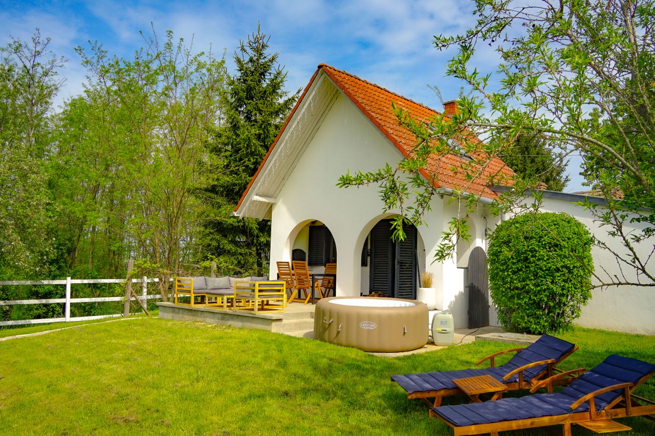 4 nap / 3 éjszaka 2 fő részére egy luxus apartmanban Szigetváron- Fehér Borház 